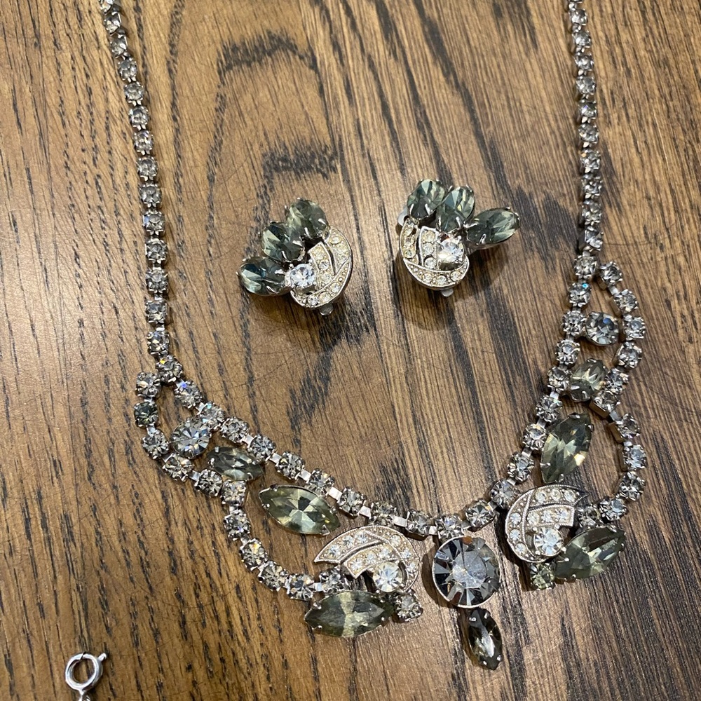 Weiss Stamped Rhinestone Jewelry - Picture 3 of 4